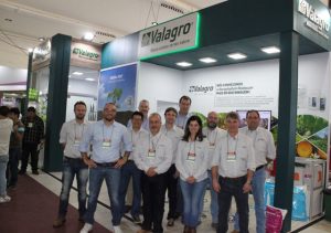 Equipe da Valagro satisfeita com a Hortitec