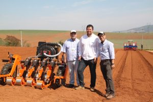 Equipe da STA Máquinas ficaram satisfeitos com aceitação dos maquinários pelos horticultores