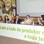 Troca de experiências e divisão de responsabilidades entre os agricultores